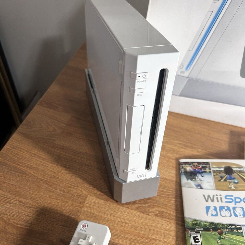Nintendo Wii Console Boxed Bundle - RVL-001 GameCube Compatible - Picture 4 of 6